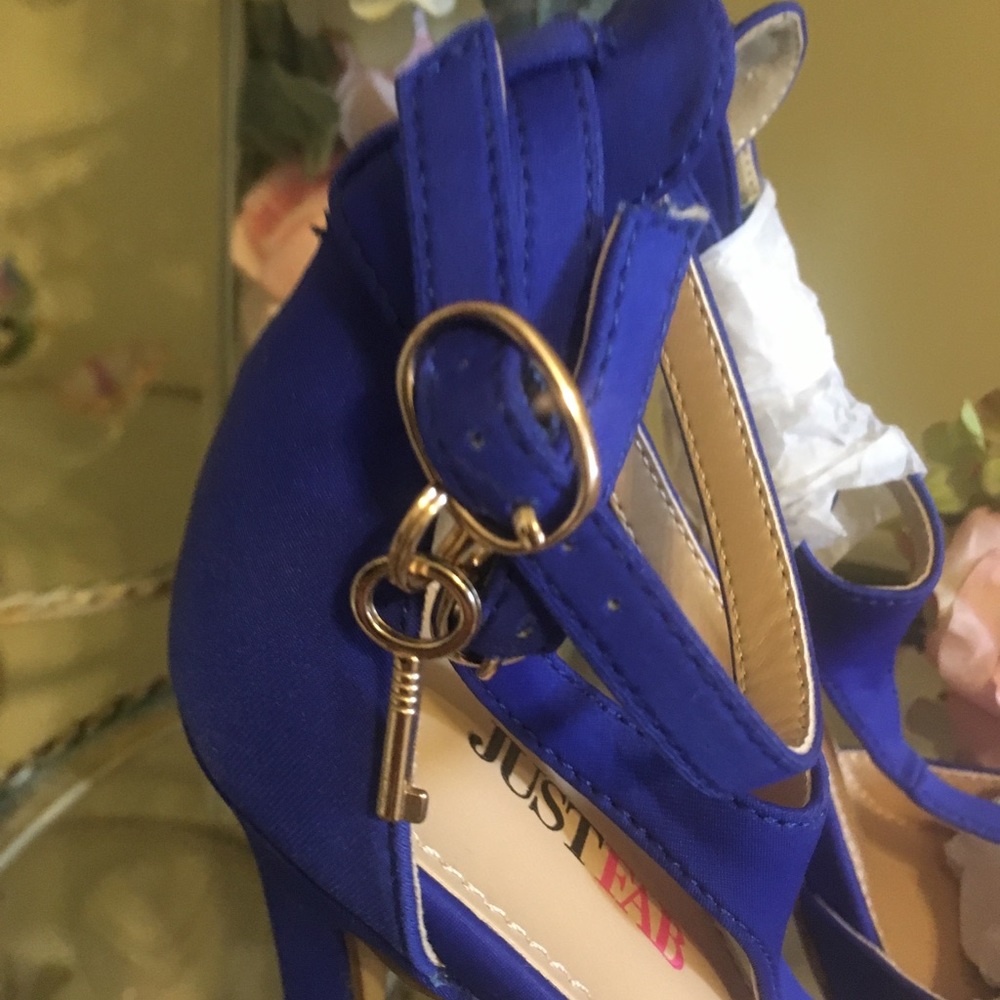 Shoes - Picture 2 of 4